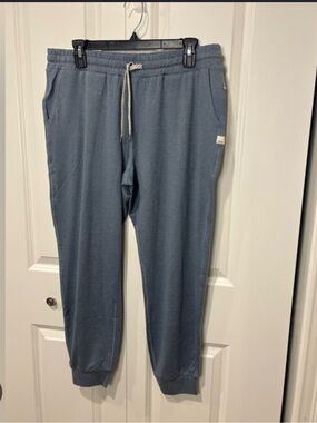 Vuori Women's Performance Joggers in a blue heather color